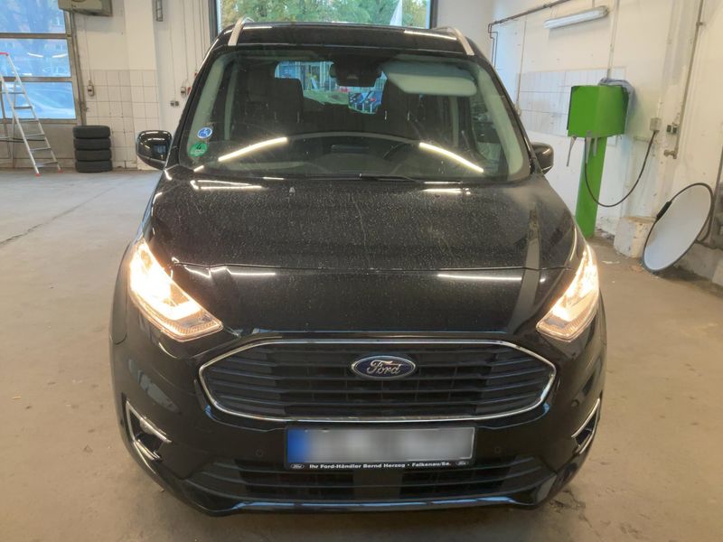 Ford Grand Tourneo Connect 1.5 TDCi EcoBlue Titanium — zdjęcie 9
