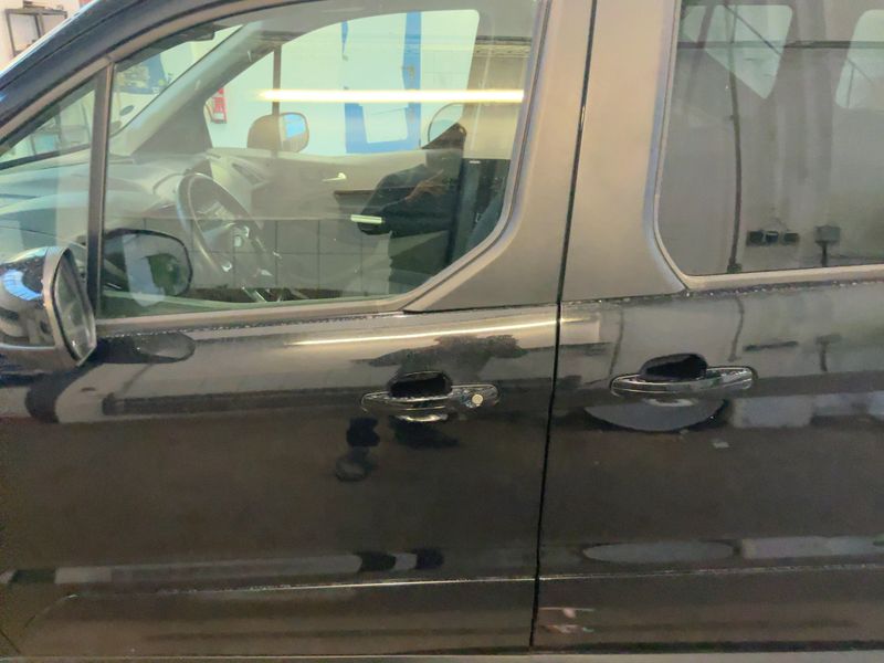 Ford Grand Tourneo Connect 1.5 TDCi EcoBlue Titanium — zdjęcie 4
