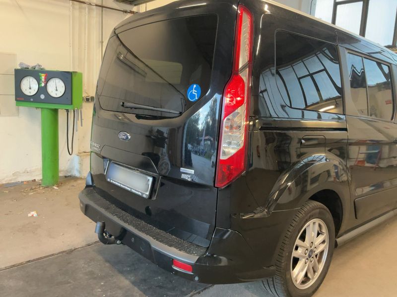 Ford Grand Tourneo Connect 1.5 TDCi EcoBlue Titanium — zdjęcie 6