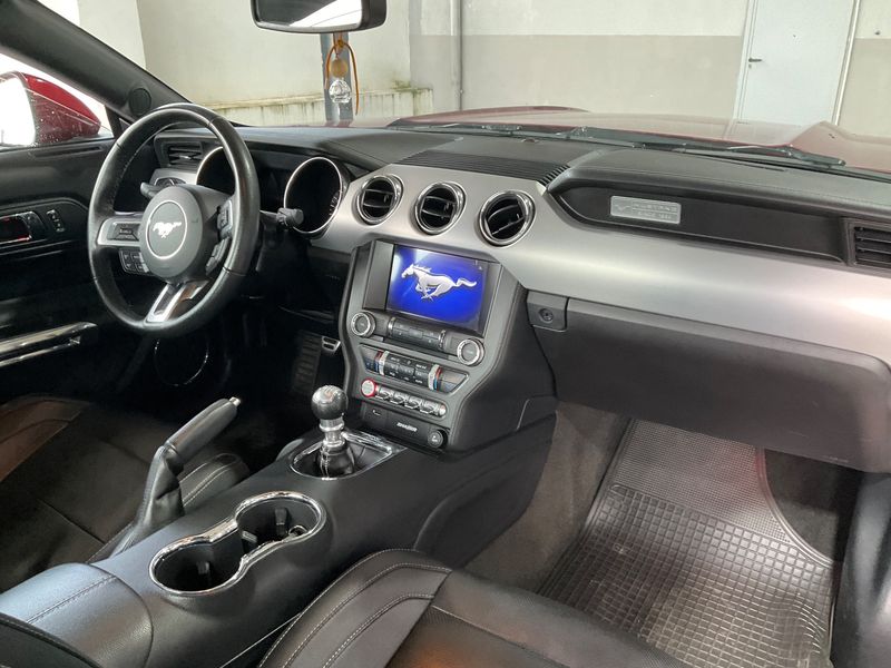 Ford Mustang 2.3 EcoBoost Fastback — zdjęcie 12