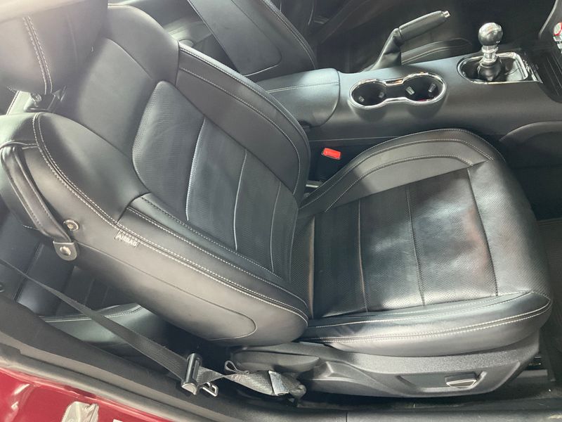 Ford Mustang 2.3 EcoBoost Fastback — zdjęcie 26