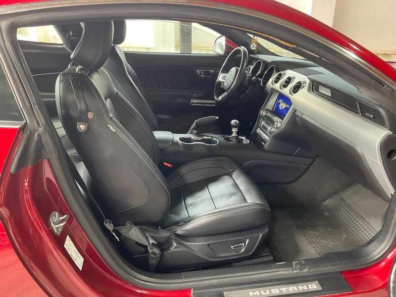 Ford Mustang 2.3 EcoBoost Fastback — zdjęcie 11