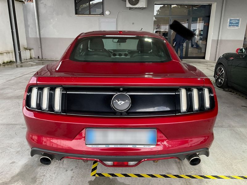 Ford Mustang 2.3 EcoBoost Fastback — zdjęcie 5