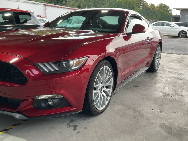 Ford Mustang 2.3 EcoBoost Fastback — zdjęcie 2