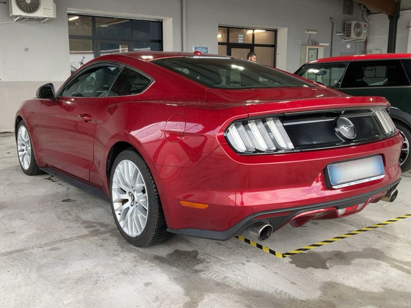 Ford Mustang 2.3 EcoBoost Fastback — zdjęcie 3