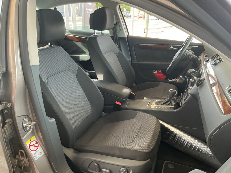 Volkswagen Passat 2.0 TDI Advance BlueMotion Tech — zdjęcie 11