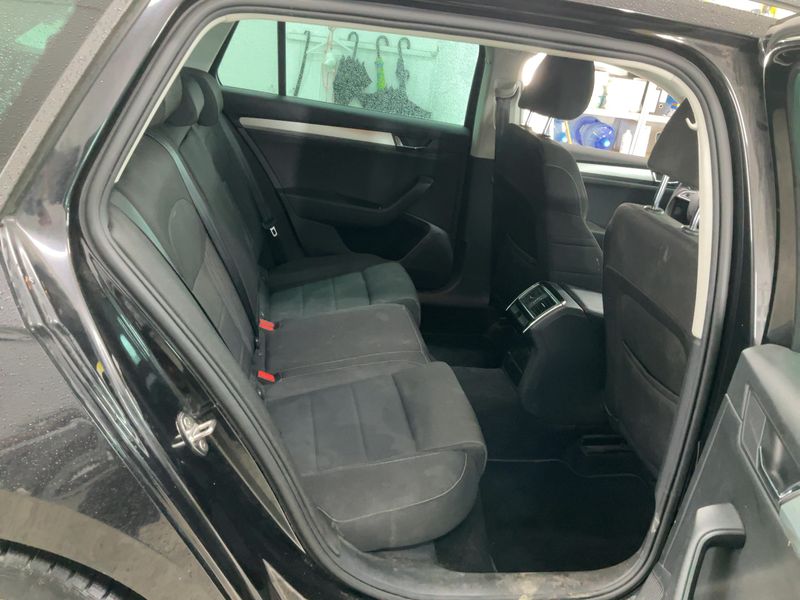 Skoda Superb 2.0 TDI Ambition — zdjęcie 14