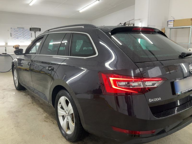 Skoda Superb 2.0 TDI Ambition — zdjęcie 3
