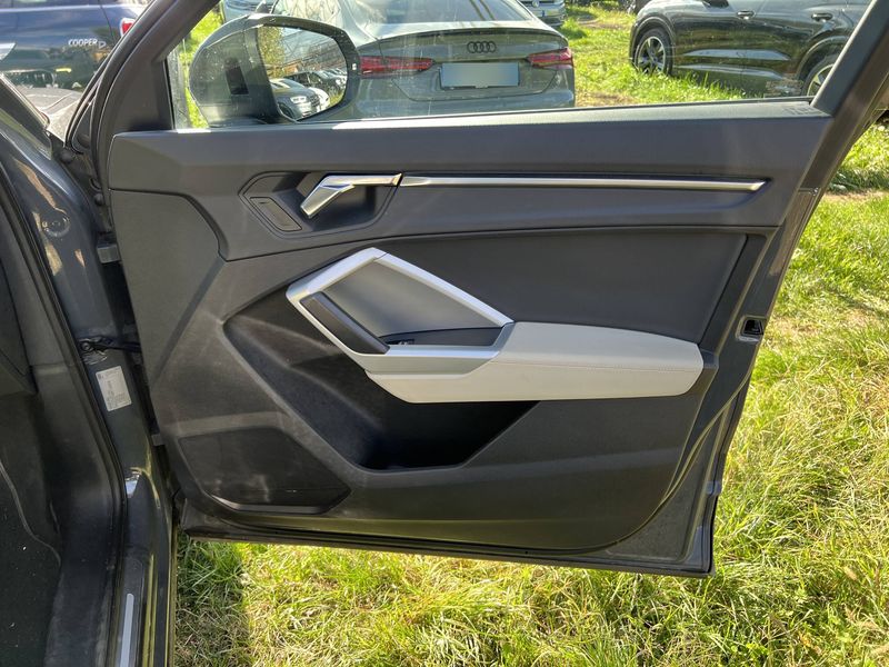 Audi Q3 40 TDI quattro Advanced — zdjęcie 28