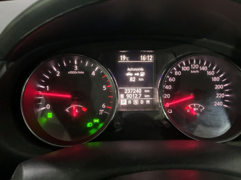 Nissan Qashqai+2 2.0 dCi Tekna 4x4 — zdjęcie 13