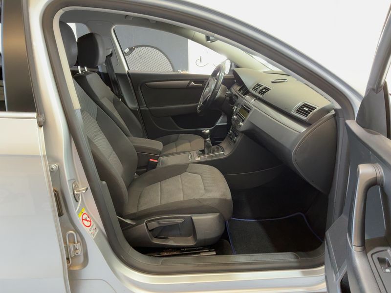 Volkswagen Passat 2.0 TDI Comfortline BlueMotion Tech — zdjęcie 11