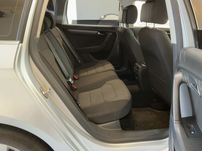 Volkswagen Passat 2.0 TDI Comfortline BlueMotion Tech — zdjęcie 14