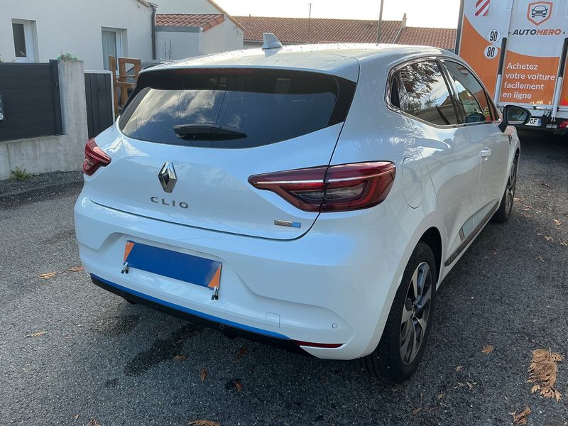 Renault Clio 1.6 Hybrid E-Tech Premiere Edition — zdjęcie 6