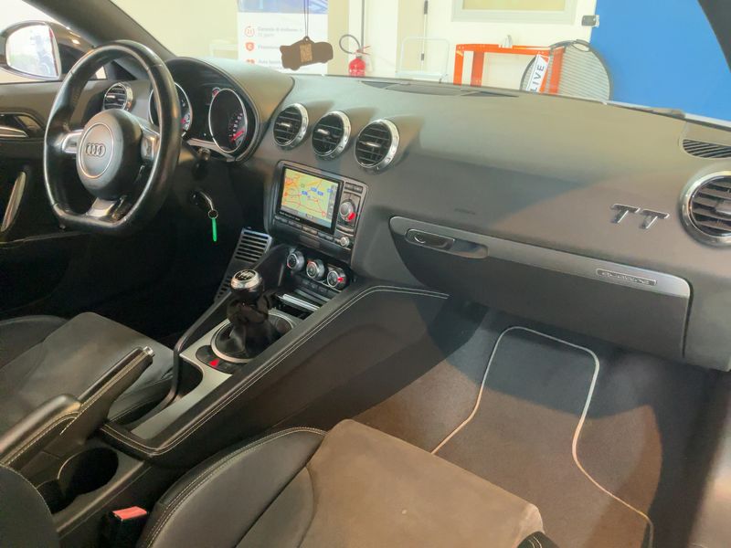 Audi TT 2.0 TDI quattro Coupe — zdjęcie 12