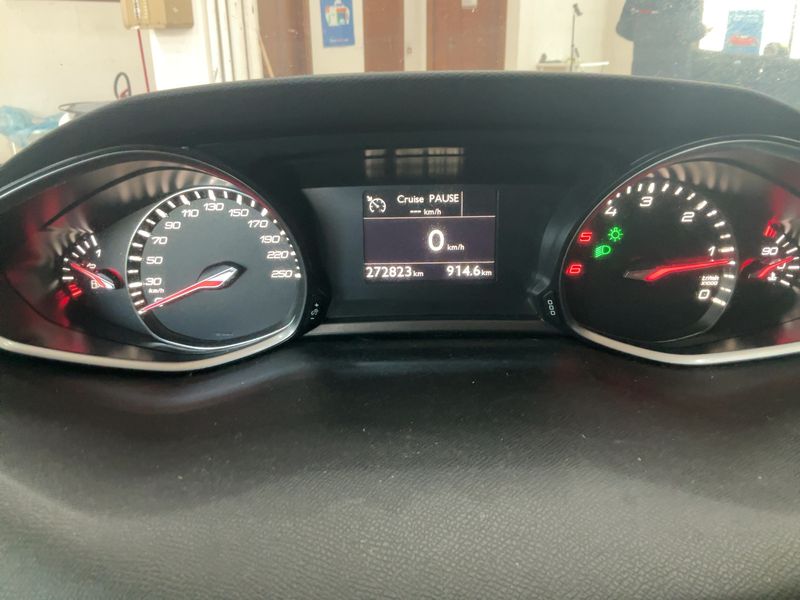 Peugeot 308 1.6 Blue-HDi Allure — zdjęcie 13