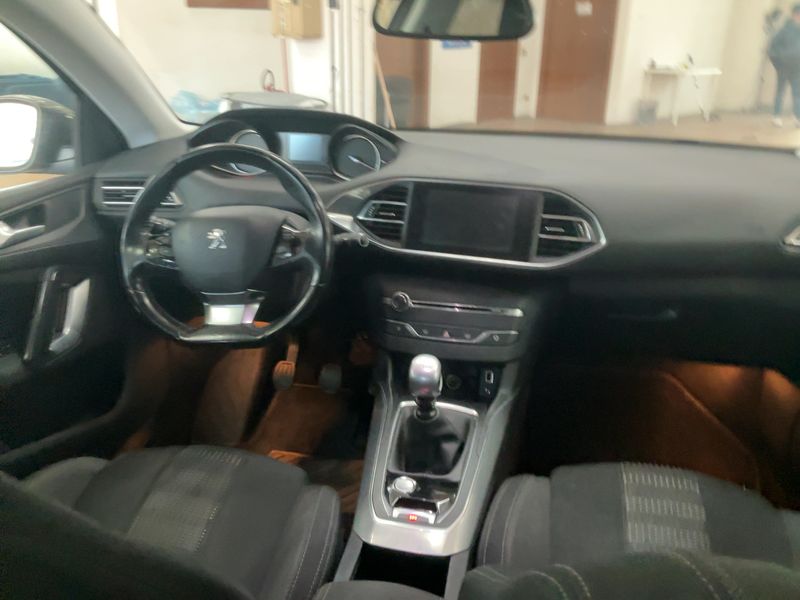 Peugeot 308 1.6 Blue-HDi Allure — zdjęcie 12