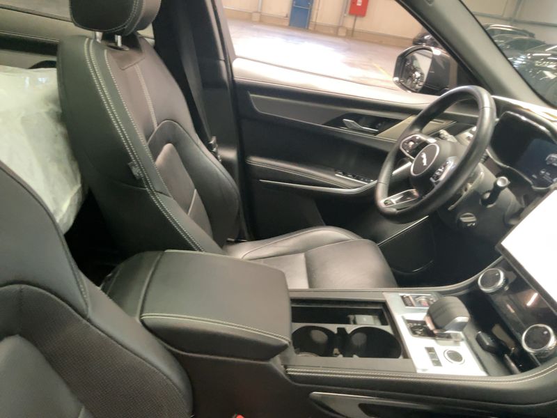 Jaguar F-Pace P400 Mild-Hybrid R-Dynamic Black AWD — zdjęcie 11