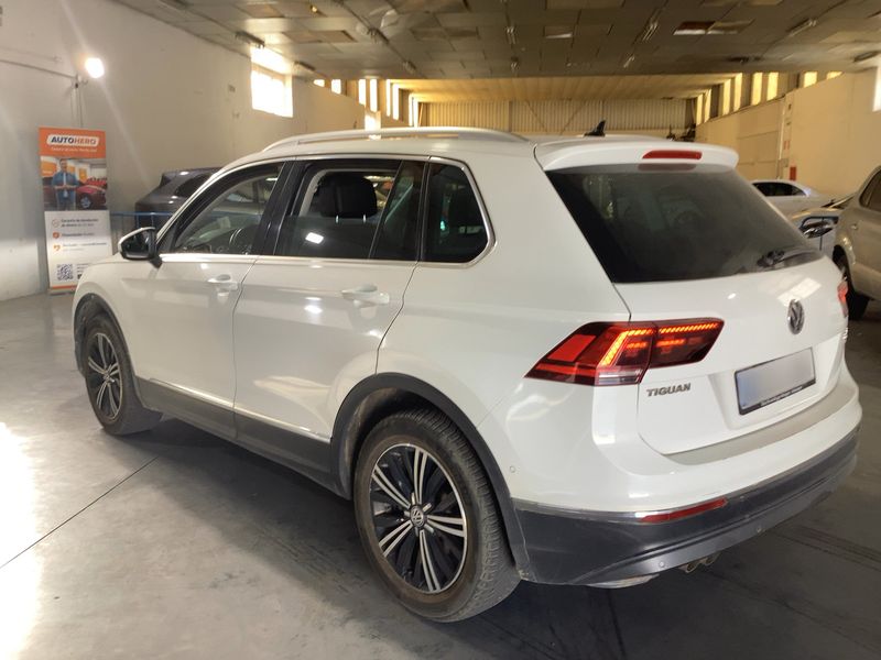 Volkswagen Tiguan 2.0 TDI Sport 4Motion BlueMotion Tech — zdjęcie 3