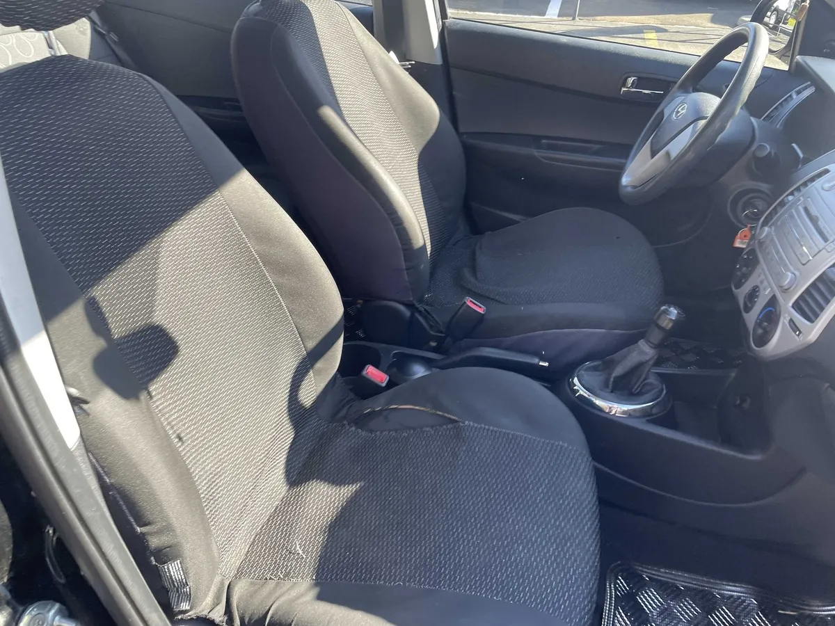 HYUNDAI i20 1.2 — zdjęcie 13