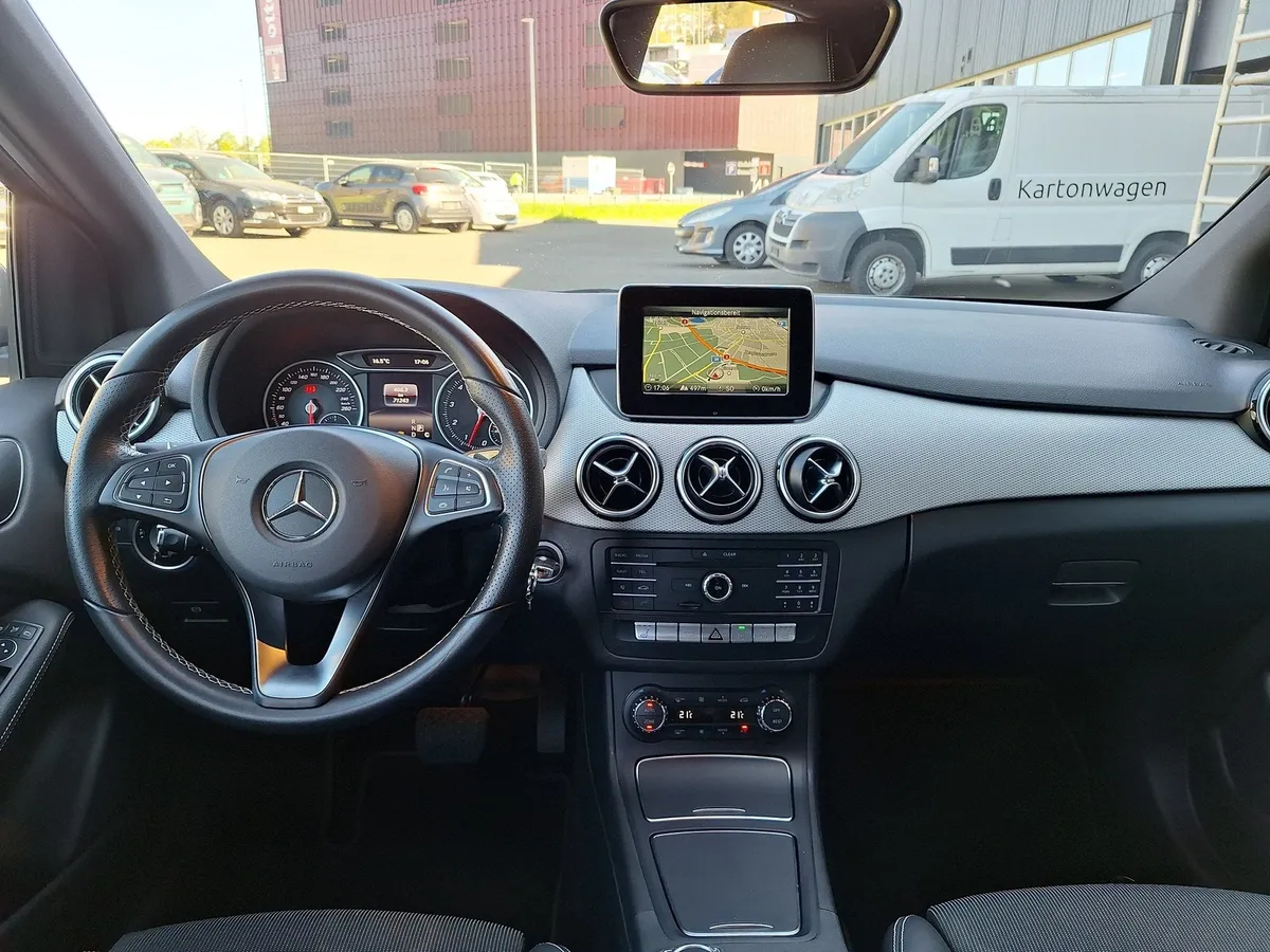 MERCEDES-BENZ B 180 — zdjęcie 11