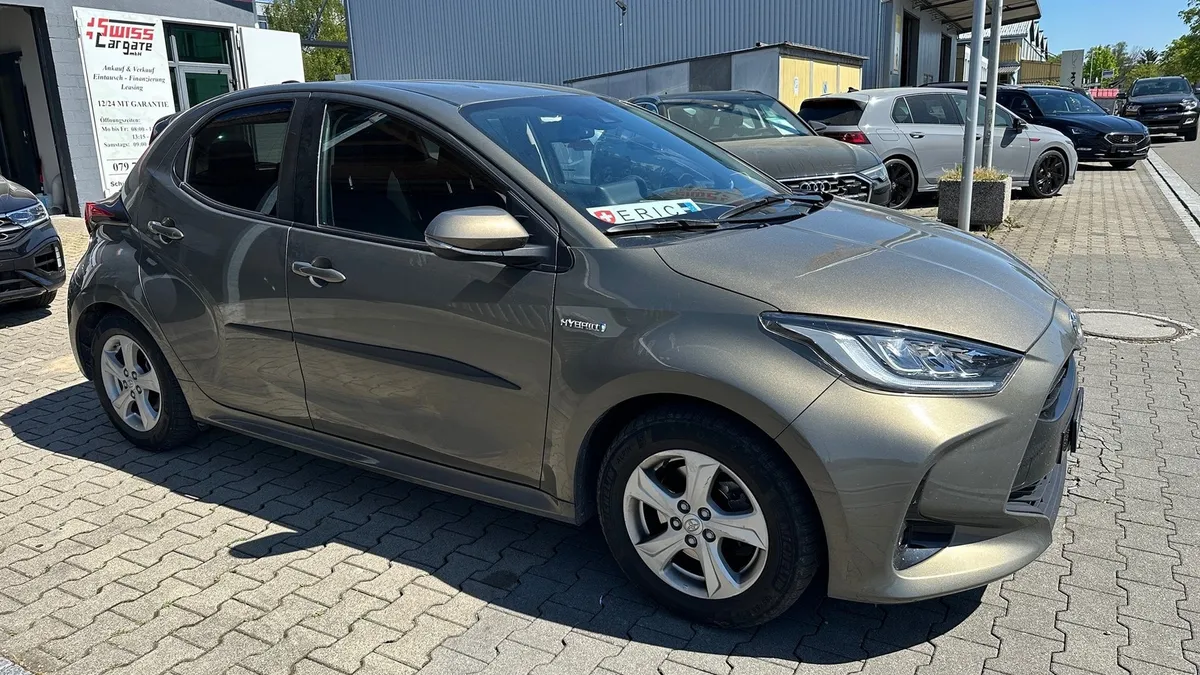 TOYOTA Yaris Hybrid — zdjęcie 9