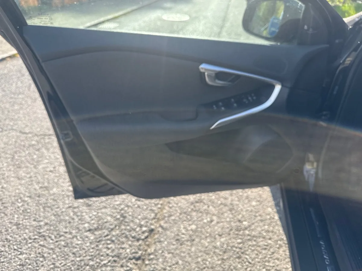 VOLVO V40 CC T4 AWD — zdjęcie 11