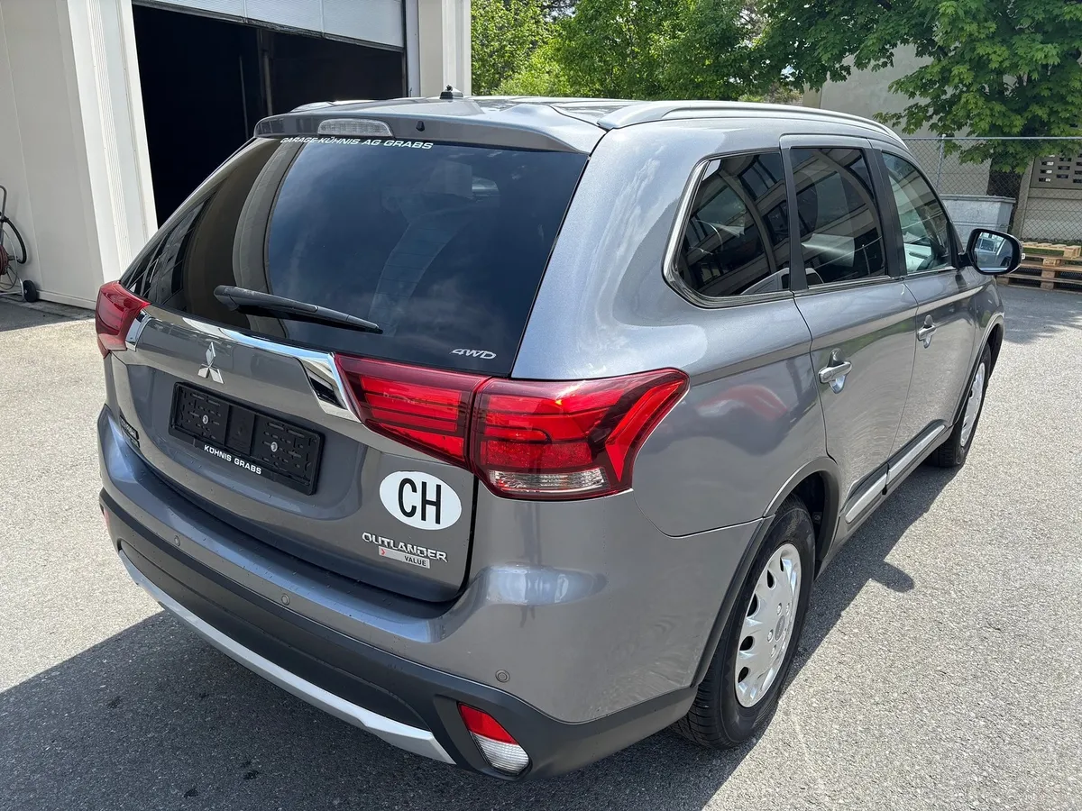 MITSUBISHI Outlander — zdjęcie 11
