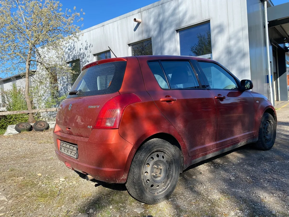 SUZUKI Swift 1.3 4WD — zdjęcie 2