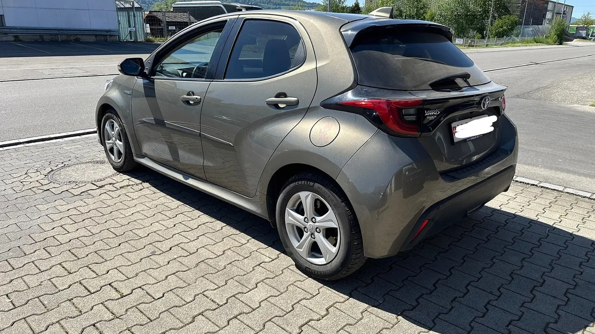 TOYOTA Yaris Hybrid — zdjęcie 4