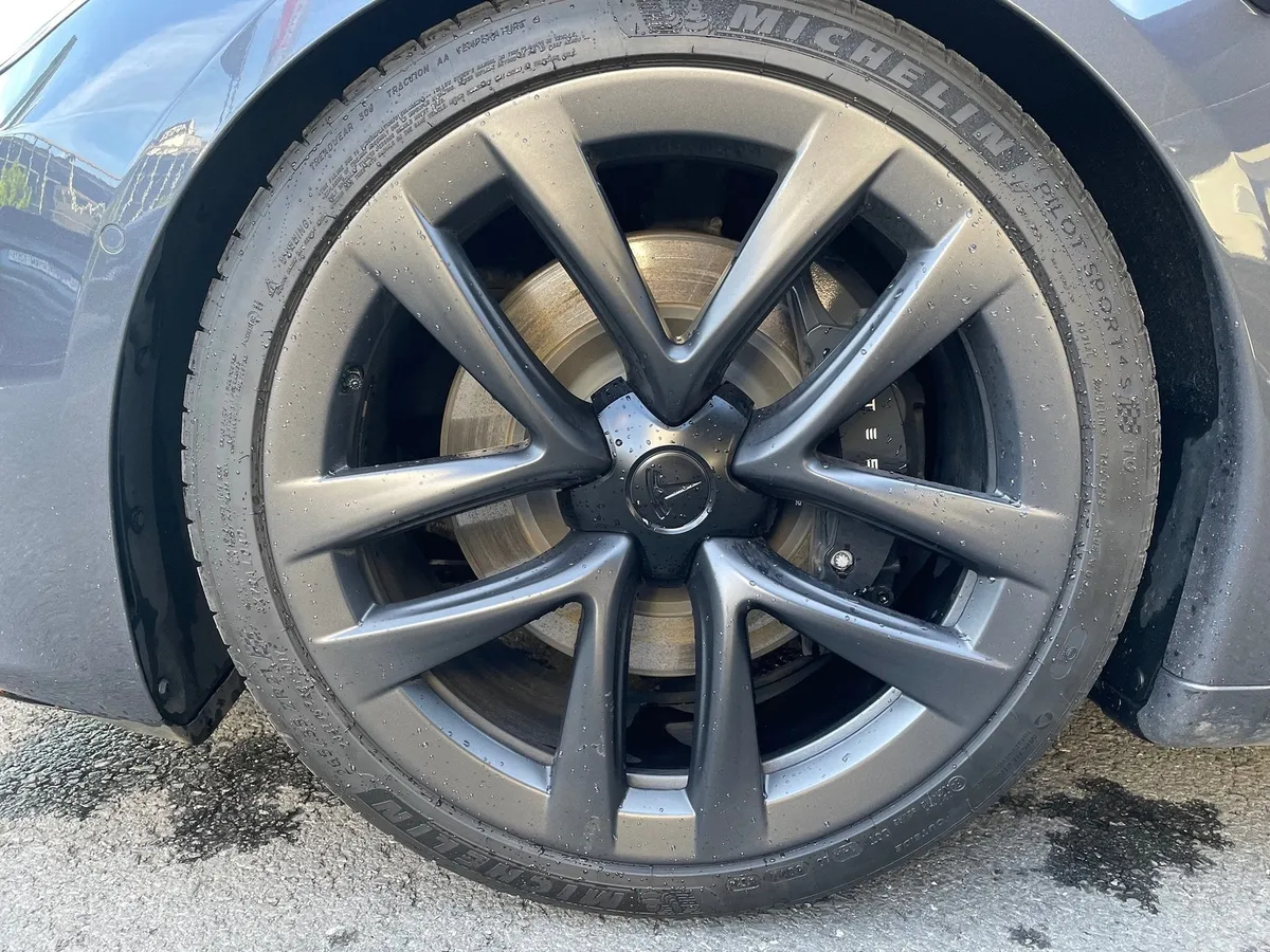TESLA Model S Plaid — zdjęcie 15