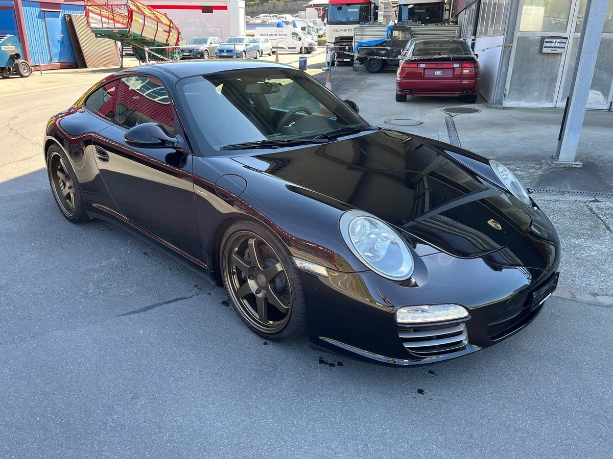 PORSCHE 911 Carrera 4 — zdjęcie 4