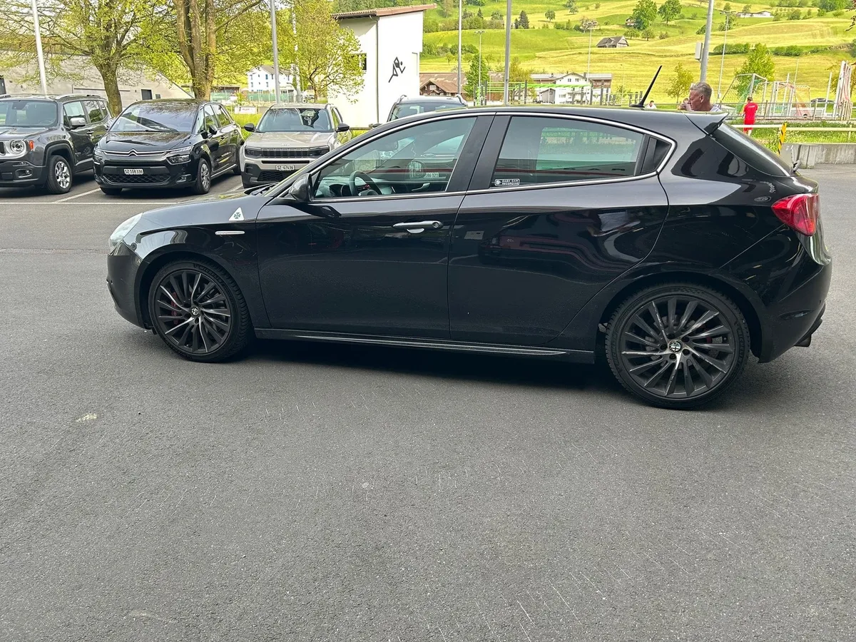 ALFA ROMEO Giulietta 1750 — zdjęcie 12