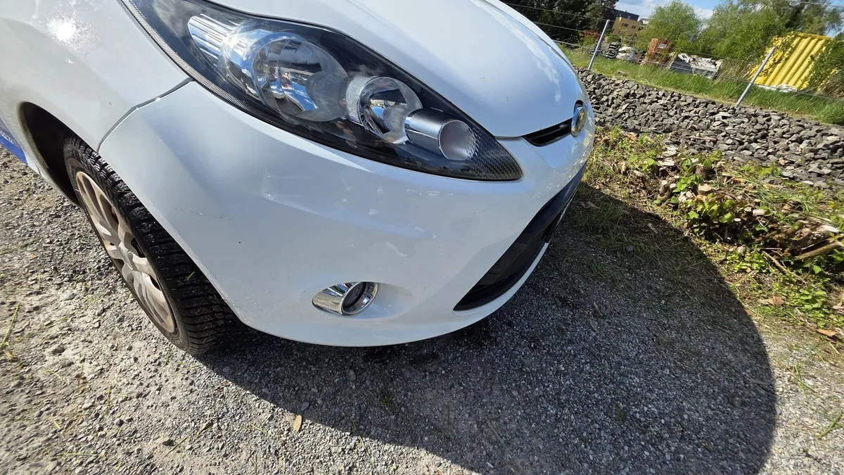 FORD Fiesta 1.4i — zdjęcie 5
