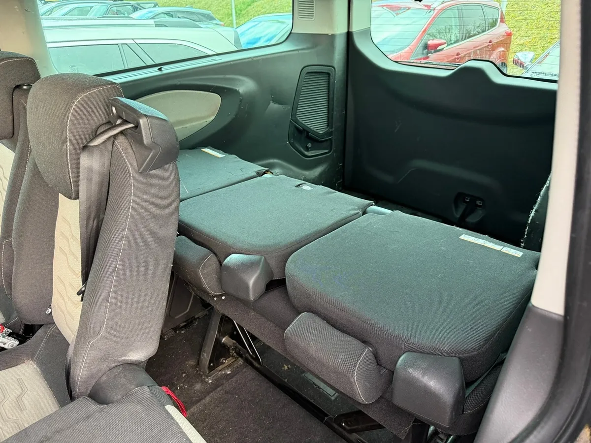 FORD Tourneo Custom — zdjęcie 15
