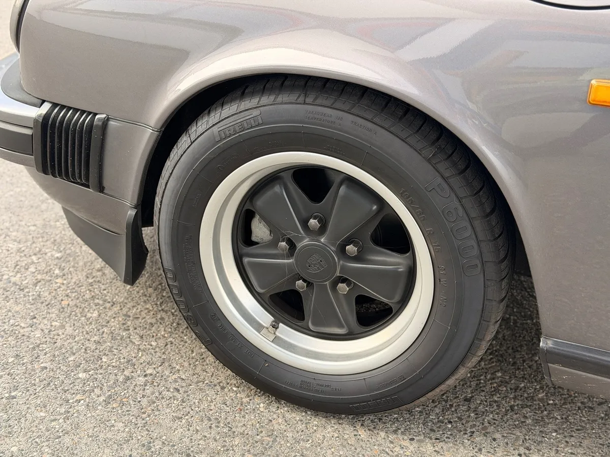 PORSCHE 911 CARRERA — zdjęcie 12