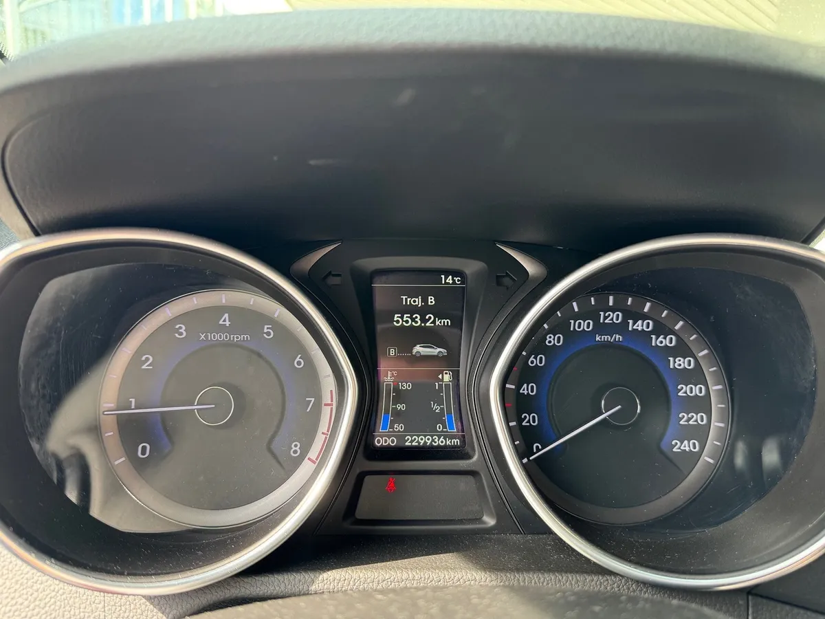 HYUNDAI i30 1.6 GDI — zdjęcie 12