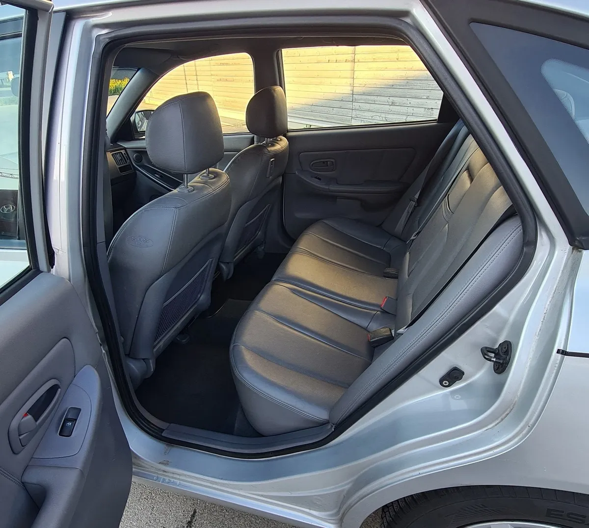 HYUNDAI Elantra 2.0 CVVT Swiss Edition — zdjęcie 12