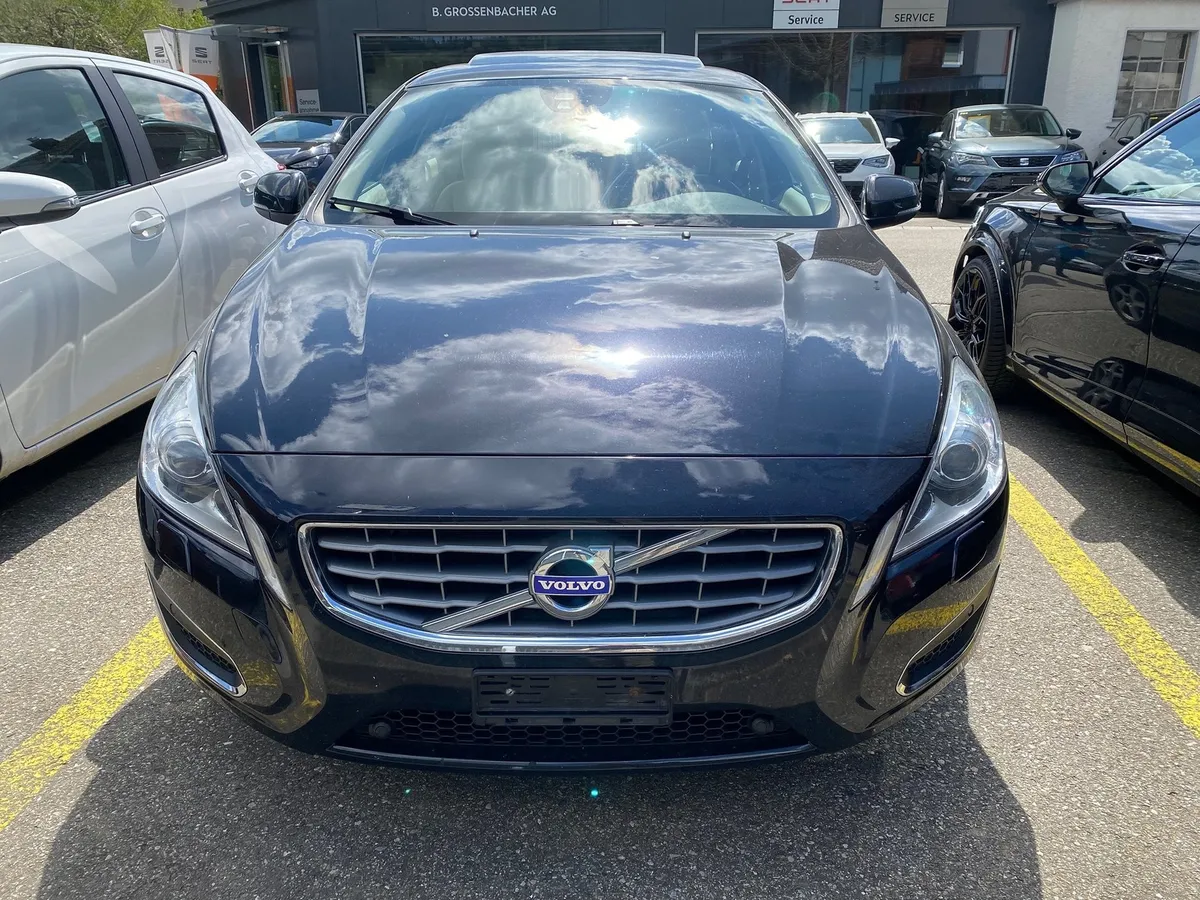 VOLVO V60 T6 AWD — zdjęcie 3