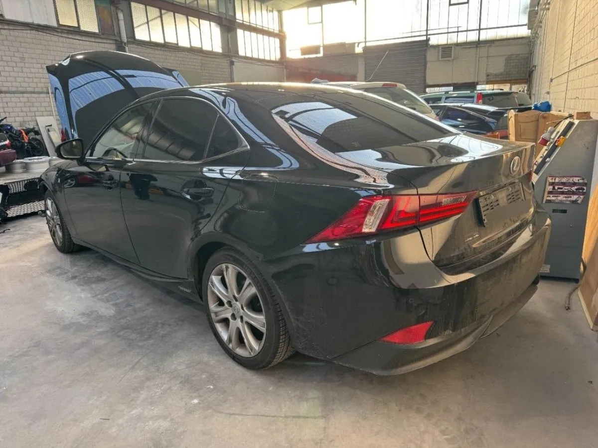 LEXUS IS 300h F-Sport, 181 HP — zdjęcie 4
