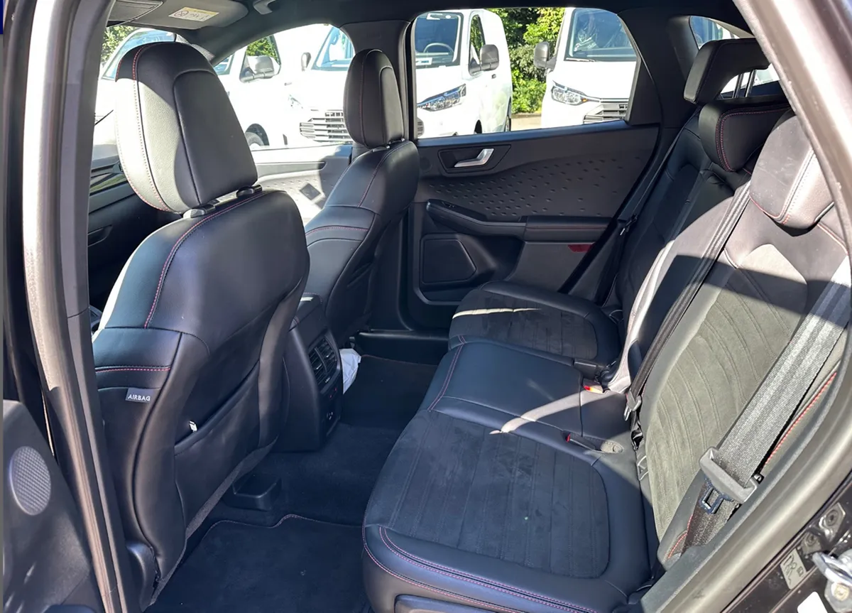 FORD Kuga 2.0 TDCi ST-LineX 4x4 AUTOMAT — zdjęcie 15