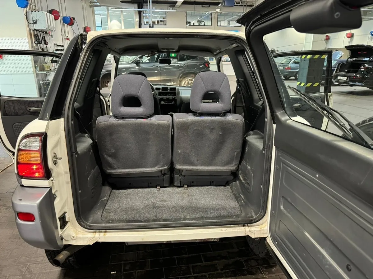 TOYOTA RAV4 2.0 — zdjęcie 10