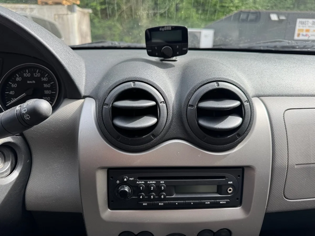 DACIA Sandero 1.2 75 — zdjęcie 13