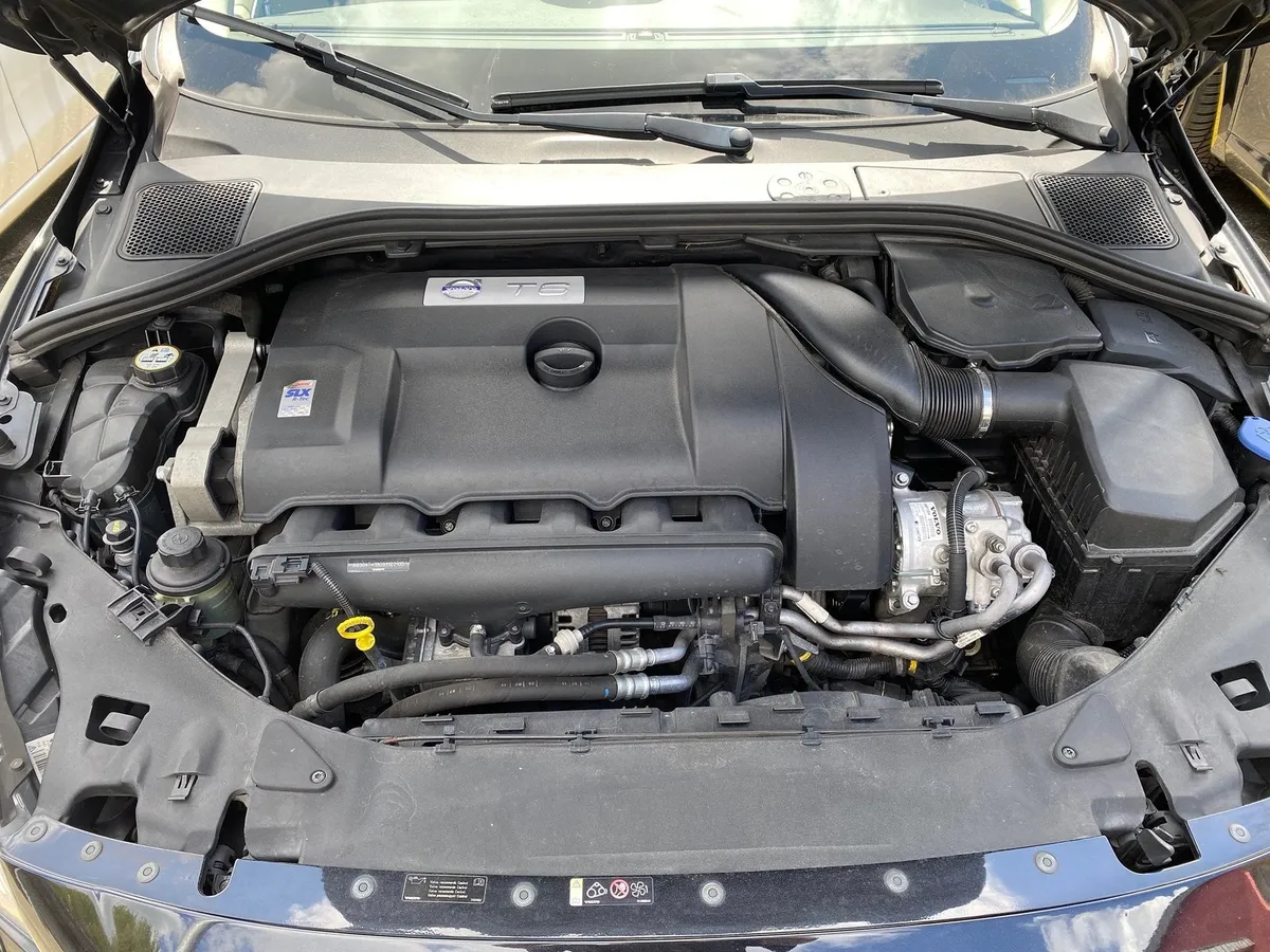 VOLVO V60 T6 AWD — zdjęcie 10