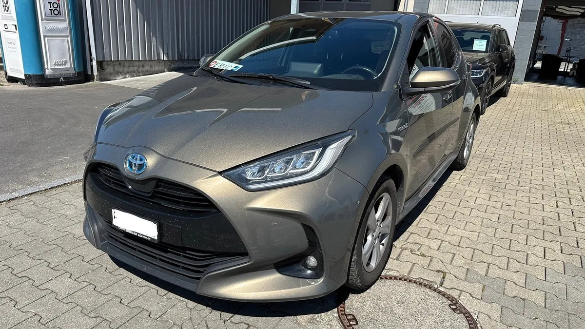 TOYOTA Yaris Hybrid