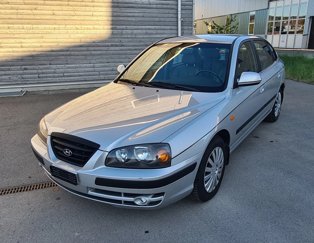 HYUNDAI Elantra 2.0 CVVT Swiss Edition — zdjęcie 9