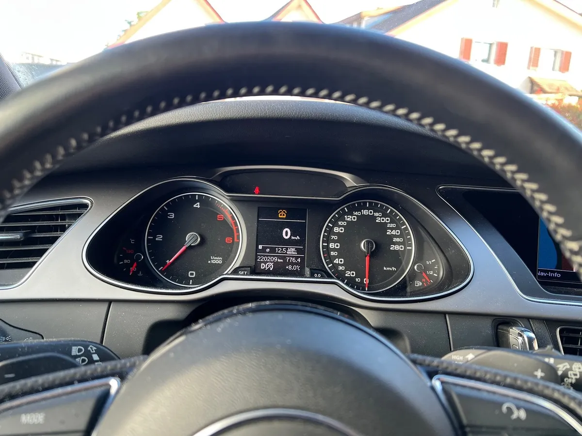 AUDI A4 Avant 2.0TDI — zdjęcie 9