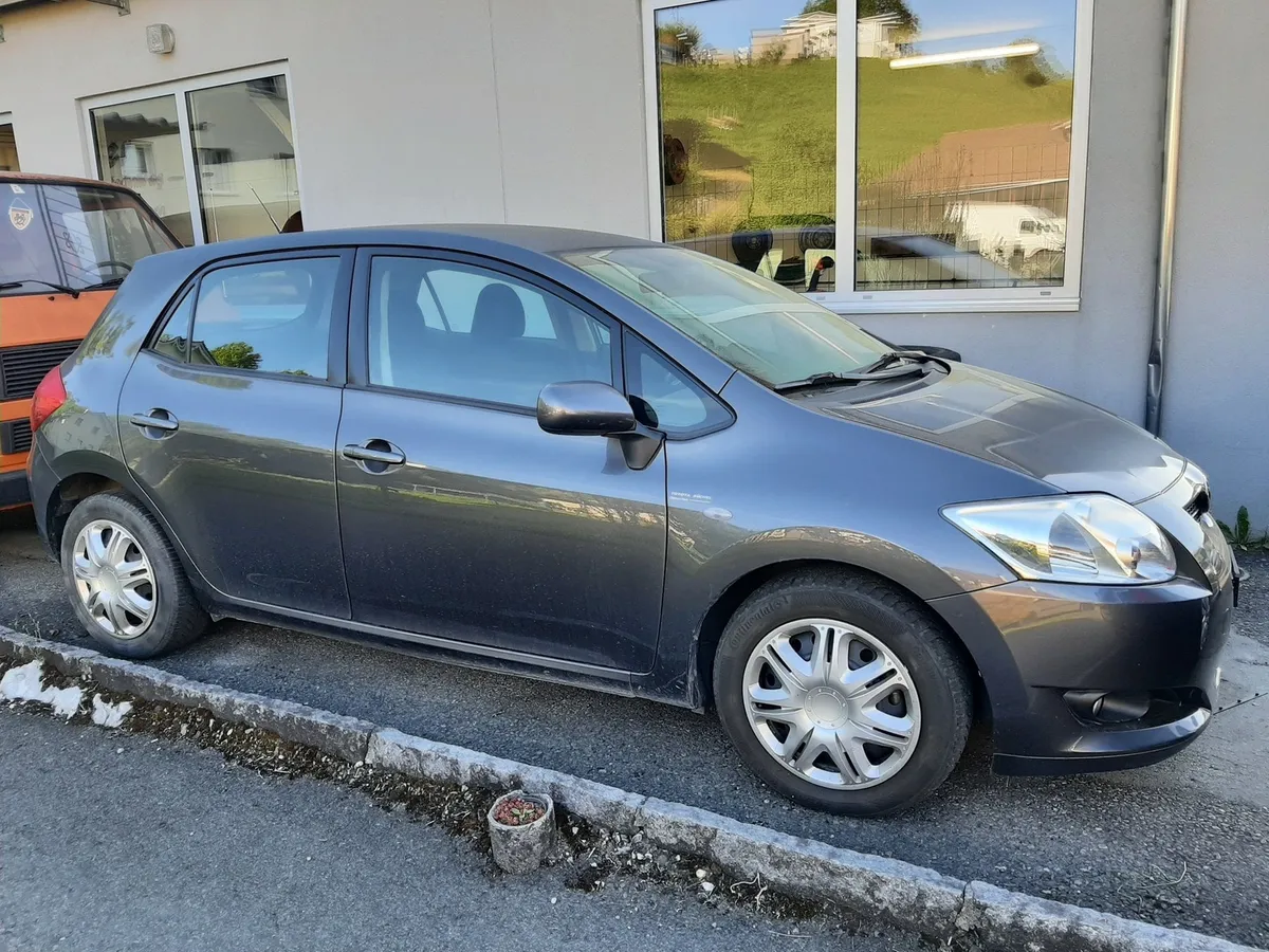 TOYOTA Auris 2.0 DPF — zdjęcie 2