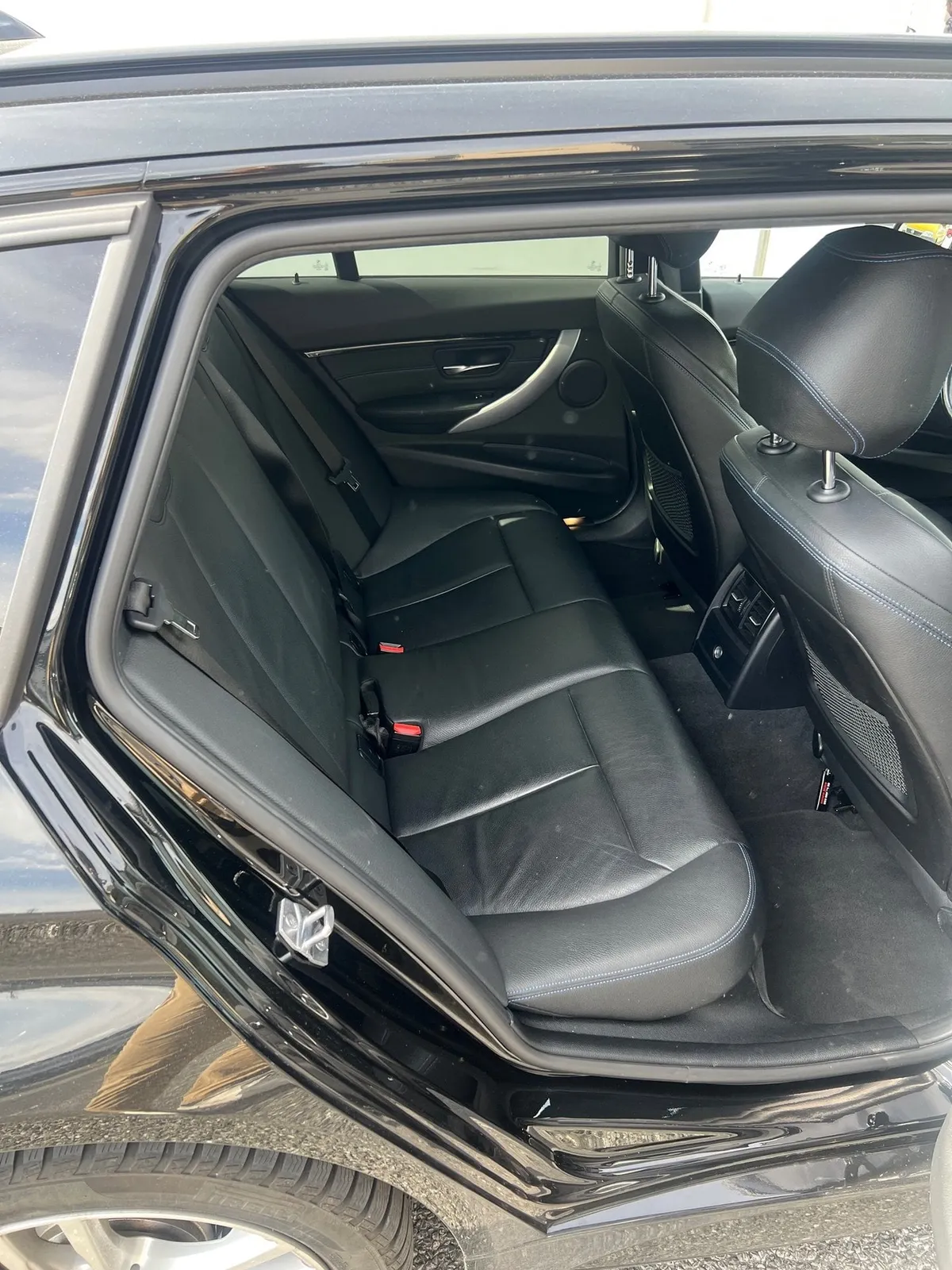 BMW 320i xDrive — zdjęcie 11