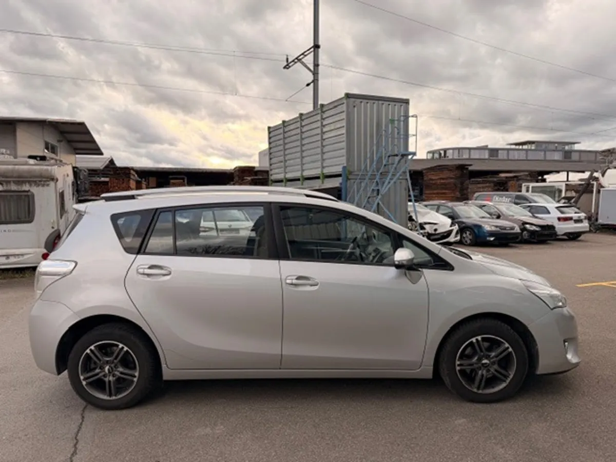 TOYOTA Verso 1.8 — zdjęcie 4