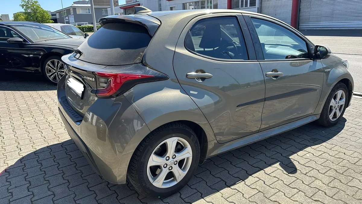 TOYOTA Yaris Hybrid — zdjęcie 7